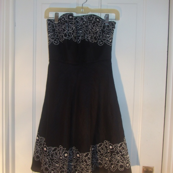 Ann Taylor Loft Linen Black with Floral Embroidery Strapless Dress sz 4P - Picture 3 of 5